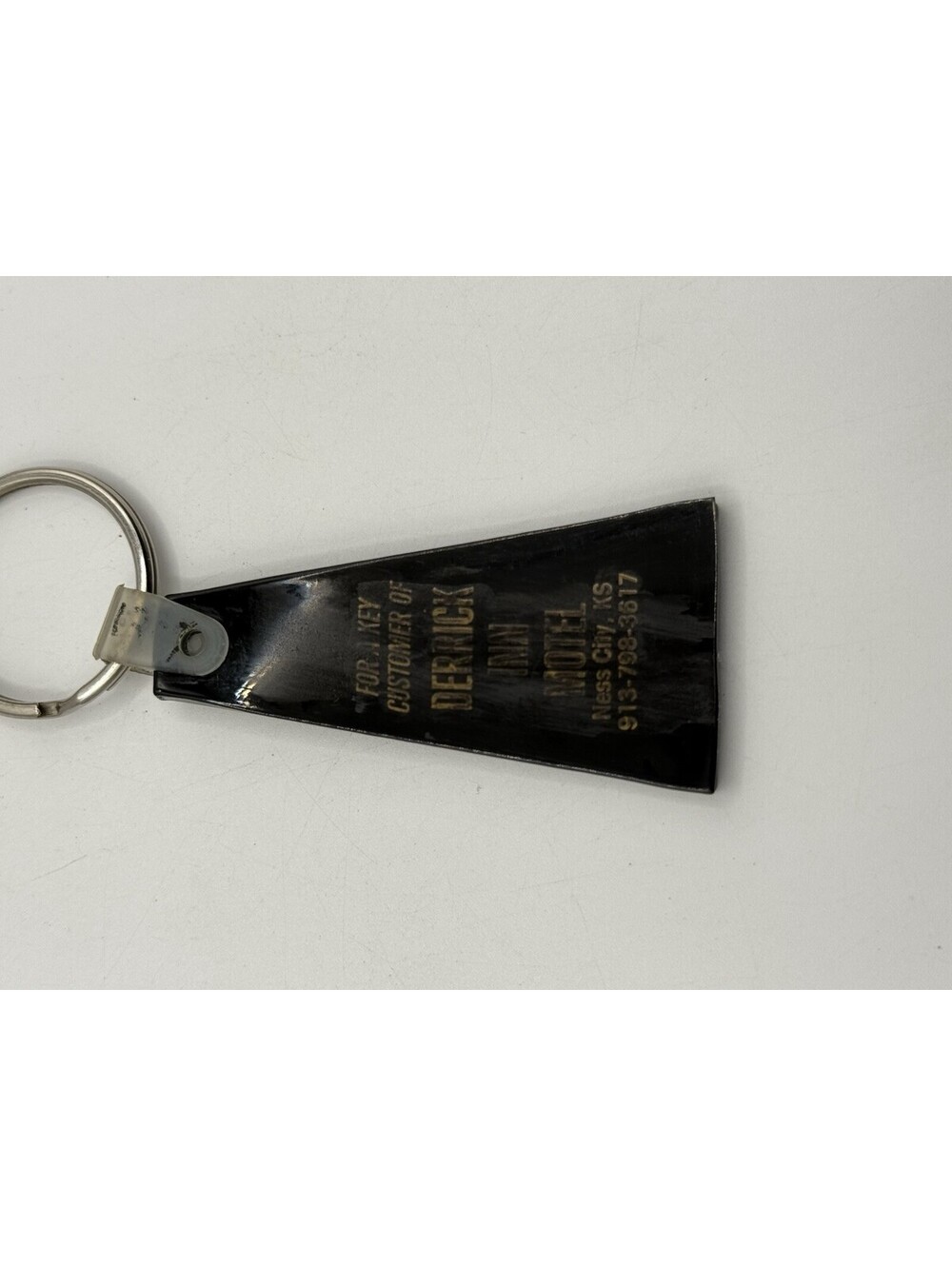 VTG Rubber Derrick Inn Motel Ness City Key Customer Advertisement Key Chain